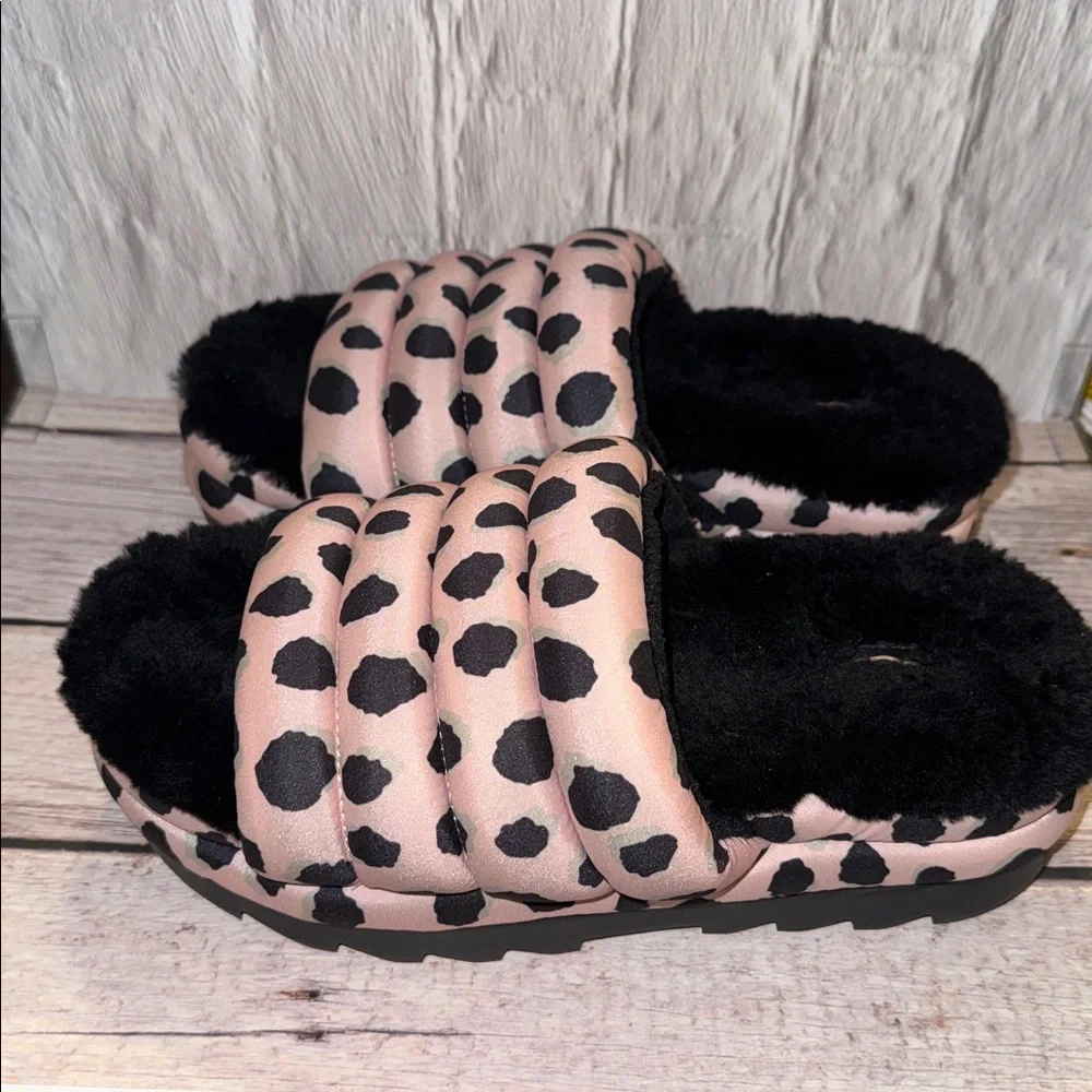UGG Maxi Cheetah Print Slides